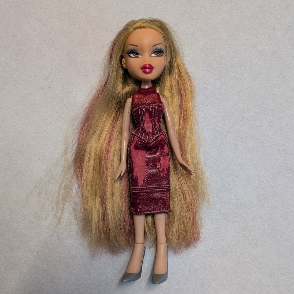 Bratz Doll Magic Hair Color Leah Fashion Doll READ